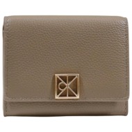 πορτοφόλι calvin klein jeans emblem hw pebble trifold w/zip lv04f1128g |
