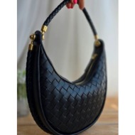 μαυρη τσαντα - halfmoon big