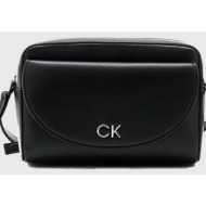 calvin klein ck daily camera bag pebble (διαστάσεις: 17 x 23 x 6 εκ) k60k611914-beh black