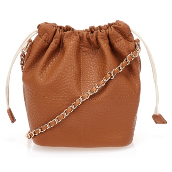 τσάντα ώμου καφέ με ανάγλυφη υφή καφε σε προσφορά