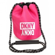παιδική τσάντα dkny χρώμα: μαύρο υλικό 1: poliuretan
υλικό 2: πολυεστέρας
υλικό 3: πολυαμίδη