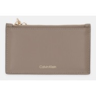 δερμάτινο πορτοφόλι calvin klein κύριο υλικό: 100% δέρμα βοοειδών
φόδρα: 100% ανακυκλωμένος πολυεστέ