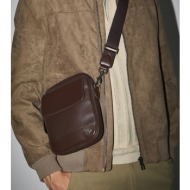 τσάντα medicine κύριο υλικό: 100% πολυουρεθάνη
φόδρα: 100% πολυεστέρας

 όχι πλύσιμο.
μη χρησιμοποιε