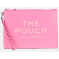 marc jacobs γυναικείο δερμάτινο pouch μονόχρωμο με ανάγλυφο λογότυπο `the leather large pouch` - 2s4
