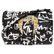 versace jeans couture γυναικεία τσάντα crossbody με all-over contrasr logo print και μεταλλική baroq